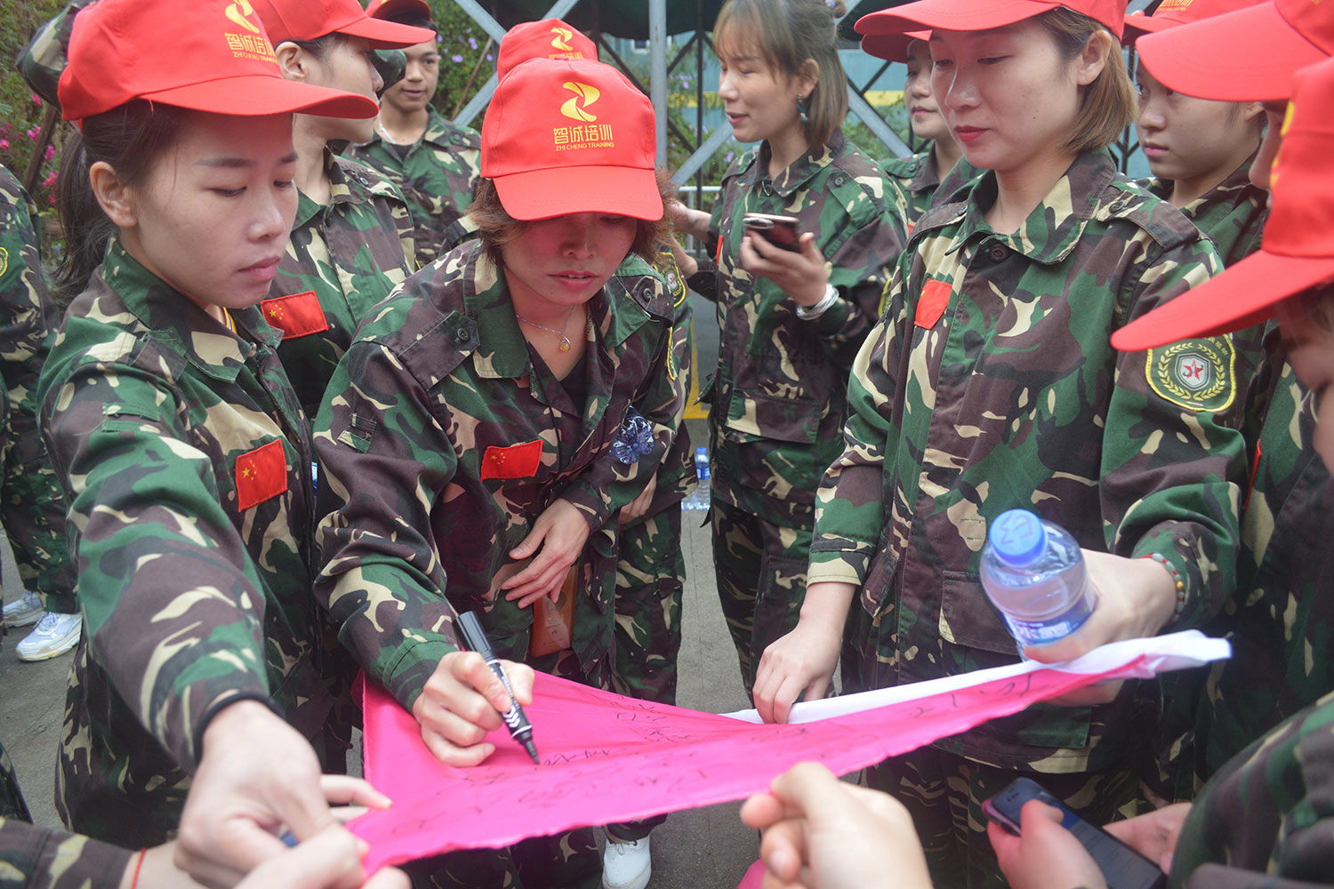 提醒：女生參加戶外拓展訓練的必備物品